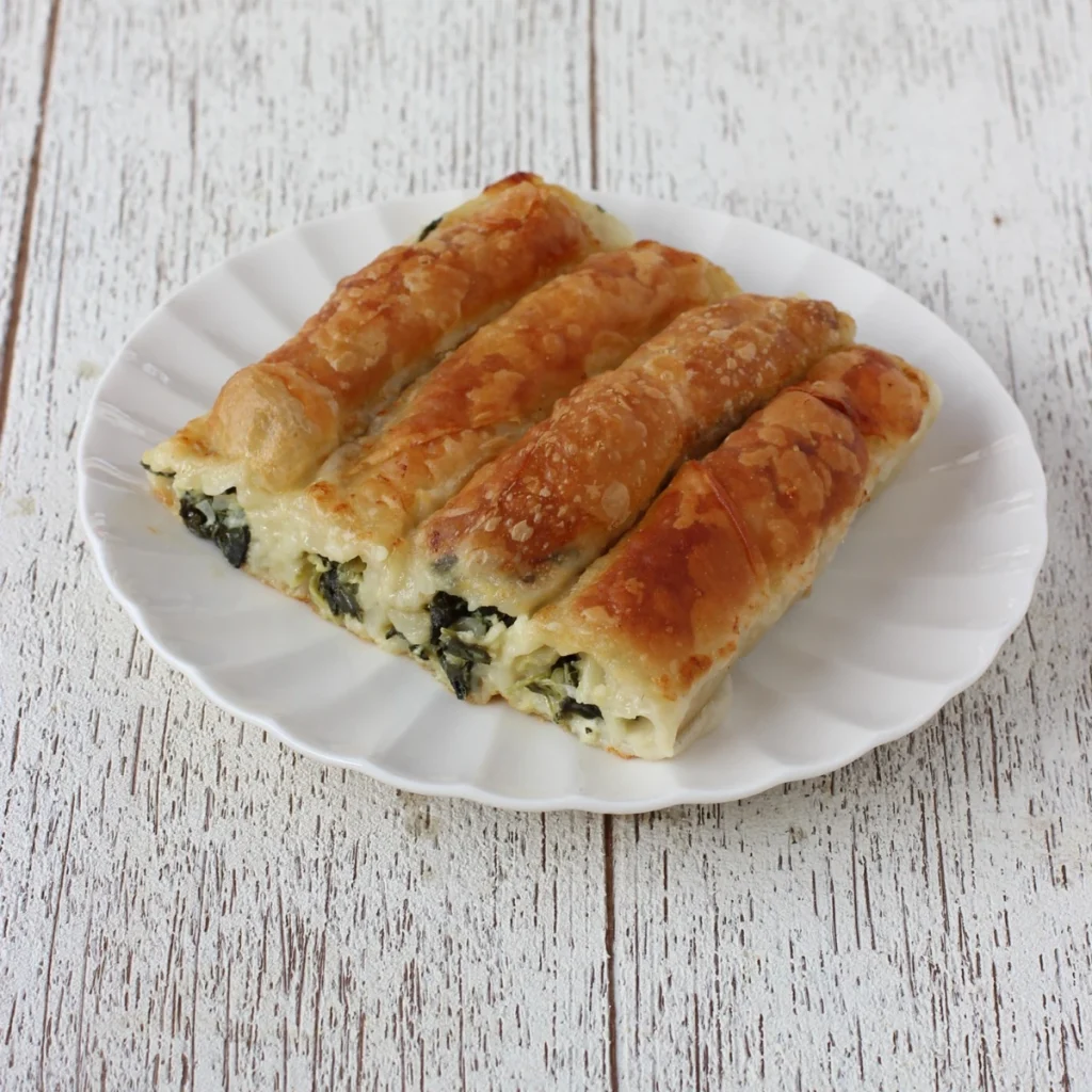 Ispanaklı Boşnak böreği – peynirli ve yumurtalı iç harç
